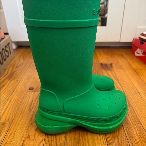 Balenciaga women Green Rain Boots - Picture 3 of 3